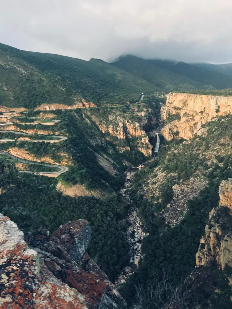 The Serra da Leba winding up toward Lubango